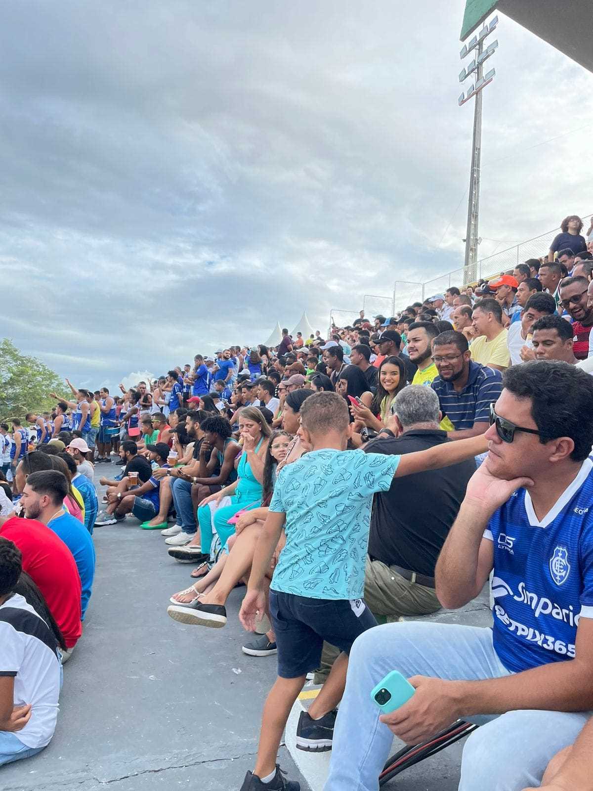 Camacã: Estádio Ribeirão recebe um grande público e o Itabuna vence o Bahia por 4x0